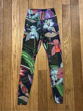 Nike Tropical Floral Bug Beetle Print Yoga Athletic Leggings Purple, Green, Pink